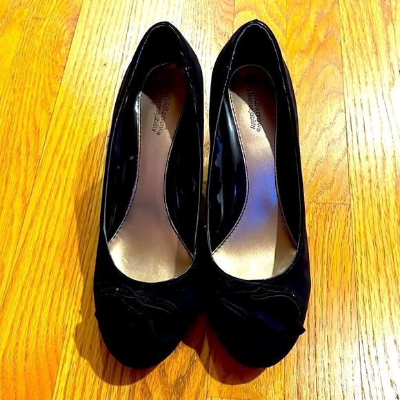 Croft & Barrow Sole(sense)ability w/ Faux Suede & Flower Embellish Heel-Size 9 - Picture 1 of 12